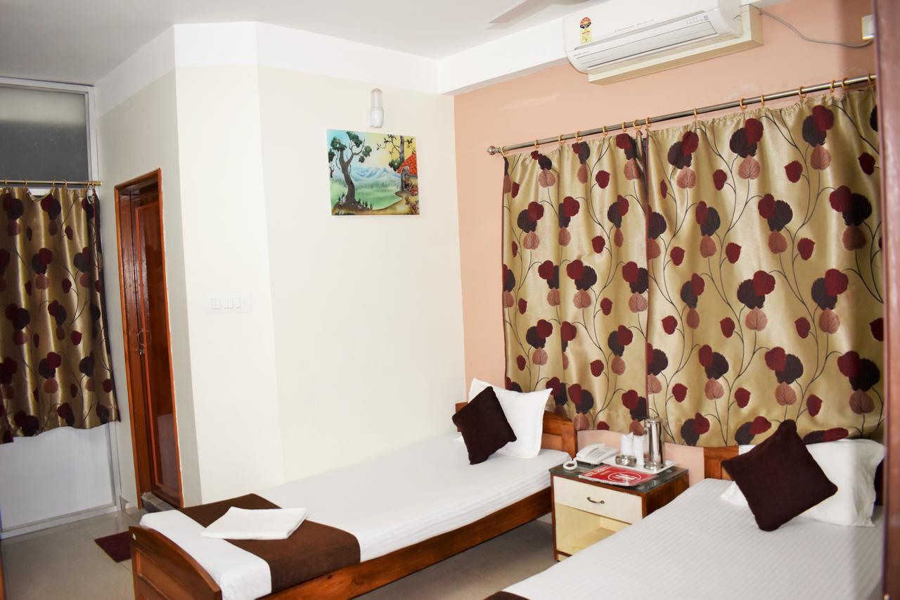 Hotel Debjyoti Siliguri Exterior foto